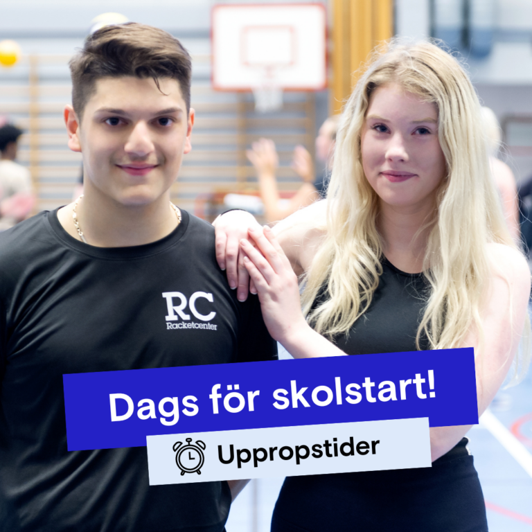 Tjej och kille från Barn- och fritidsprogrammet på Birger Sjöberggymnasiet har idrottslektion och står och tittar leendes in i kameran.